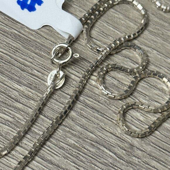 Designer Sterling Silver Thick Box 18 Inch Chain Necklace - Picture 3 of 3